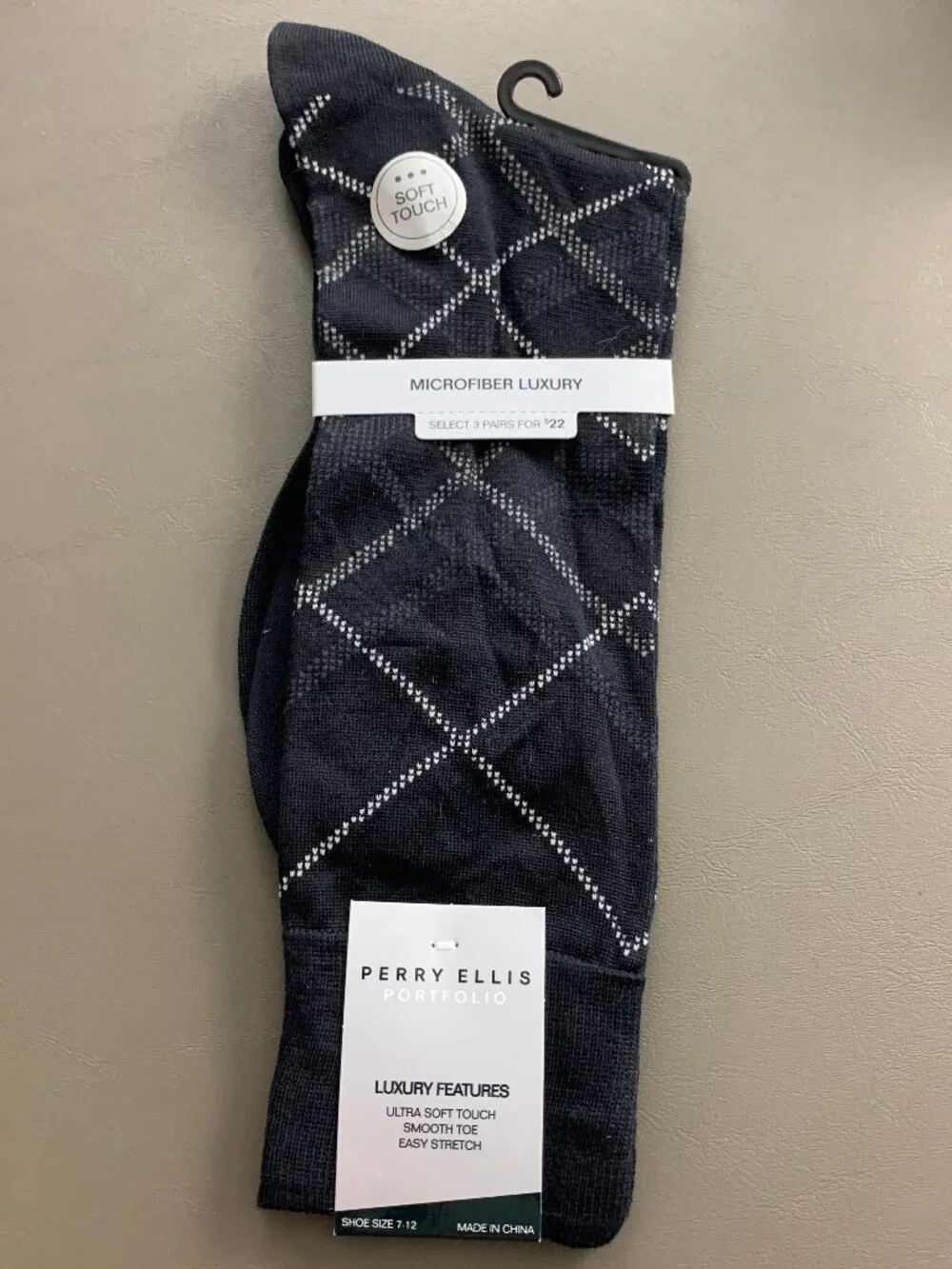Perry Ellis Portfolio Men's 1-Pack Dress Socks, Black Diagonal Stripe, One Size